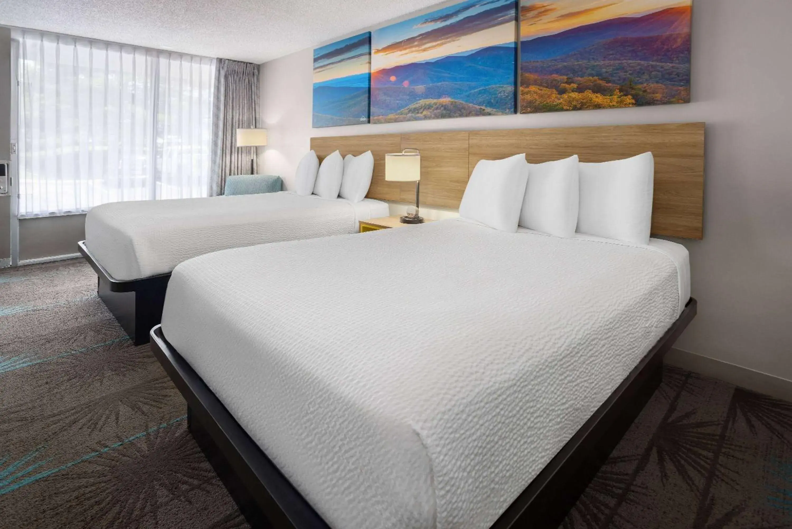 Deluxe Double Room with Two Double Beds - Smoking in Days Inn of Frederick by Wyndham Deluxe Double Room with Two Double Beds - Smoking in Days Inn of Frederick by Wyndham