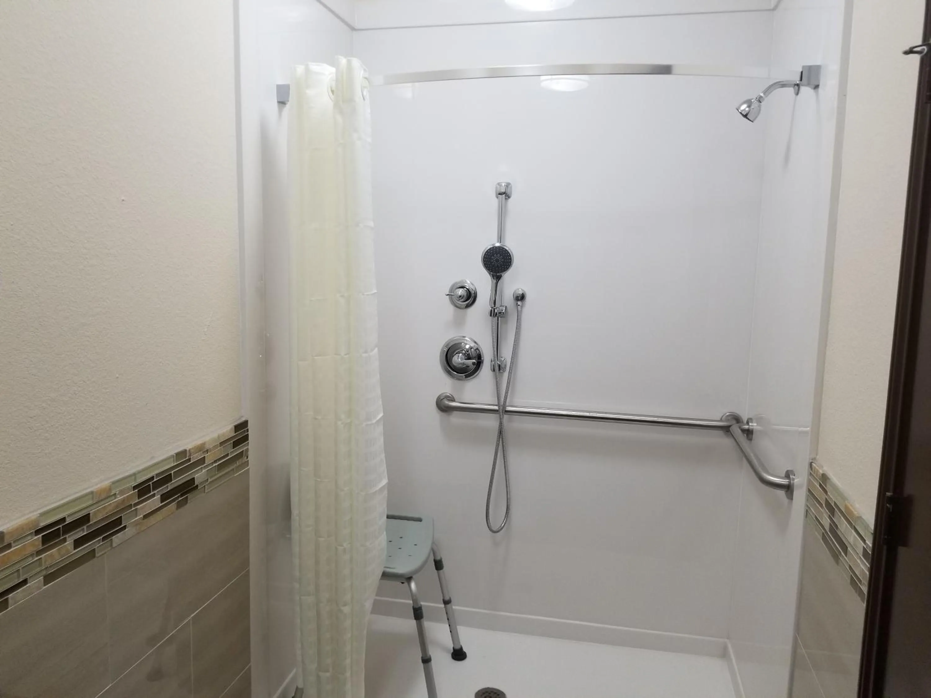 Scottish Inns & Suites