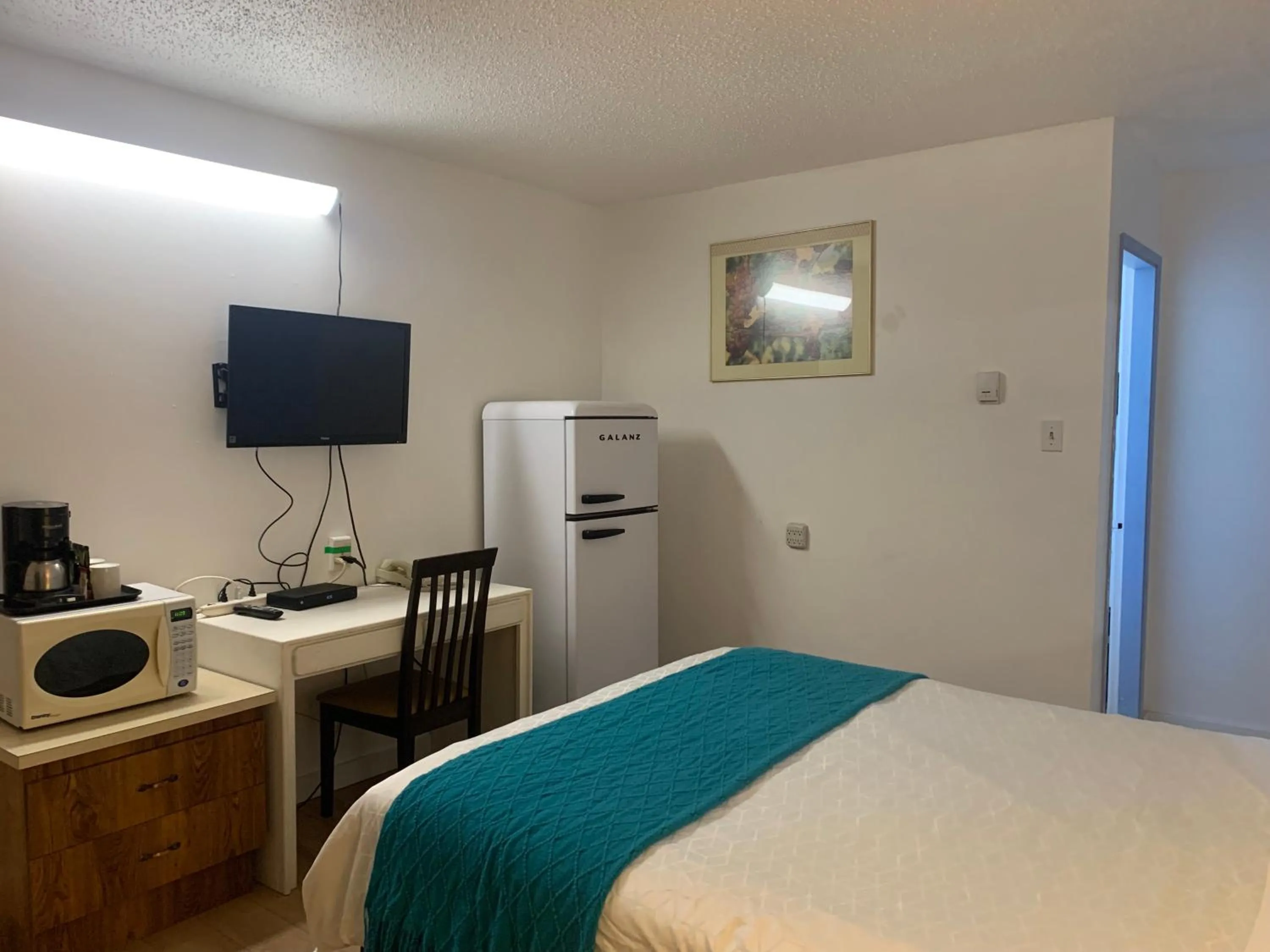 Bed in Swiss Sunset Inn