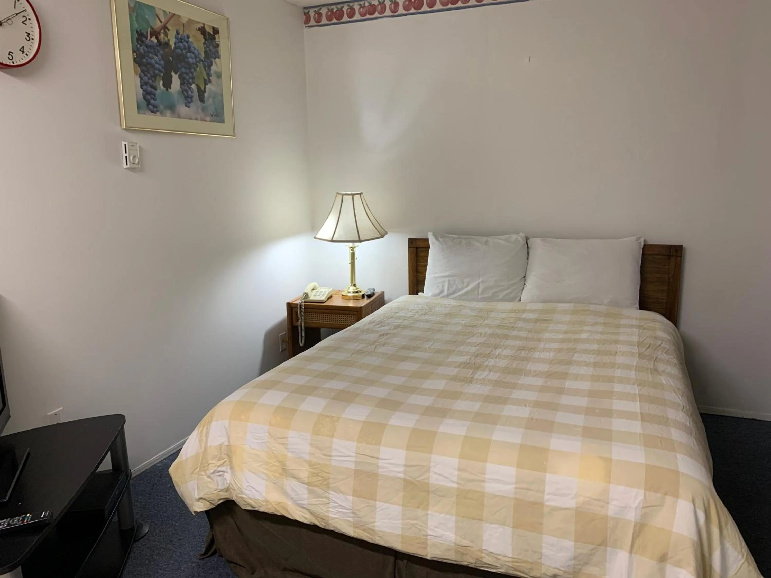 Bed in Swiss Sunset Inn