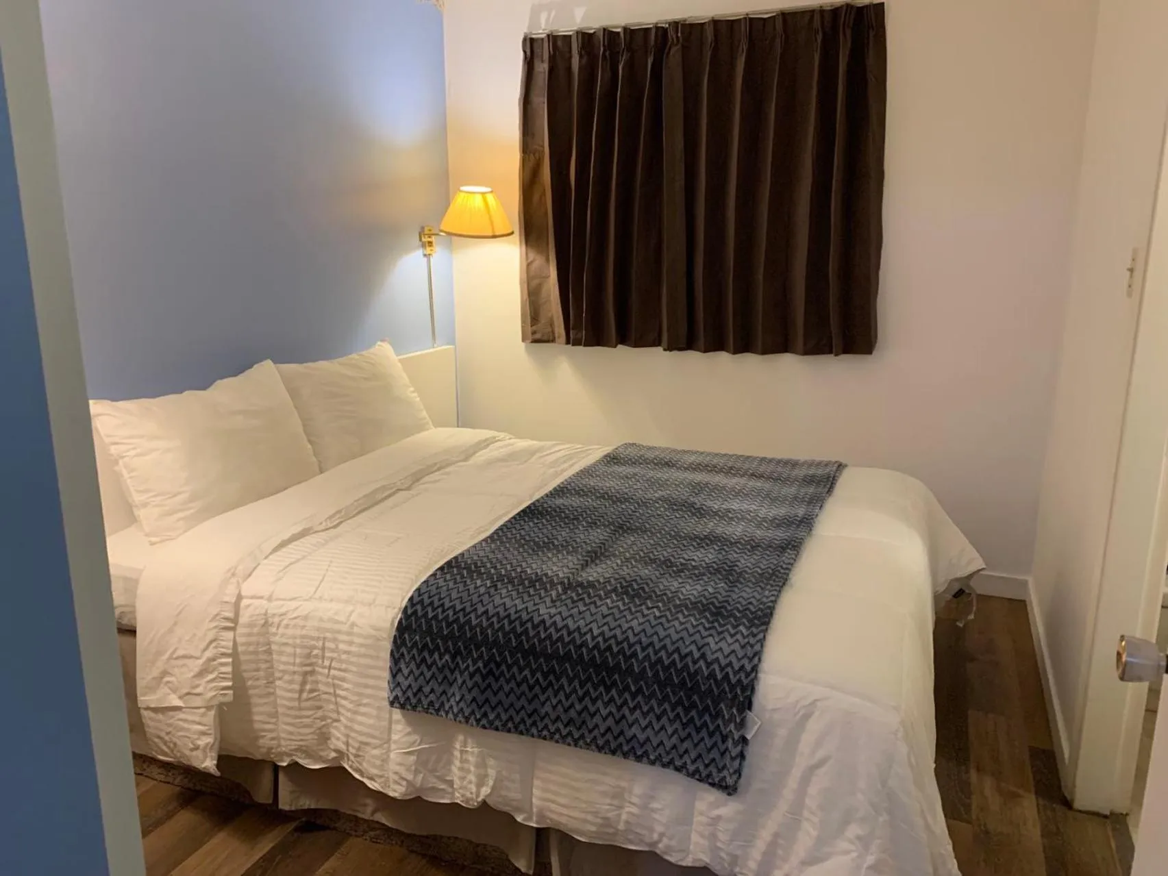 Bedroom, Bed in Swiss Sunset Inn