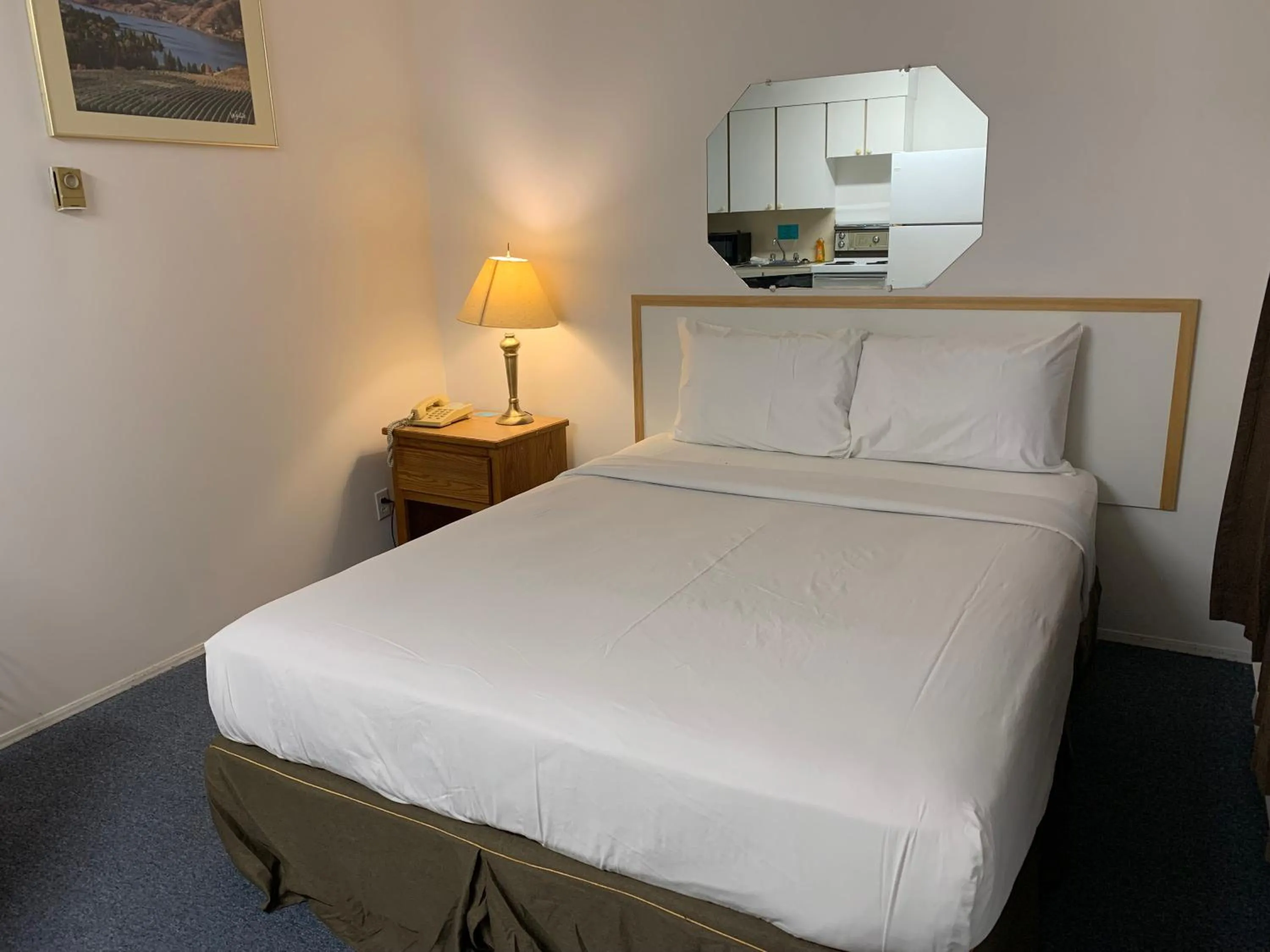 Bed in Swiss Sunset Inn