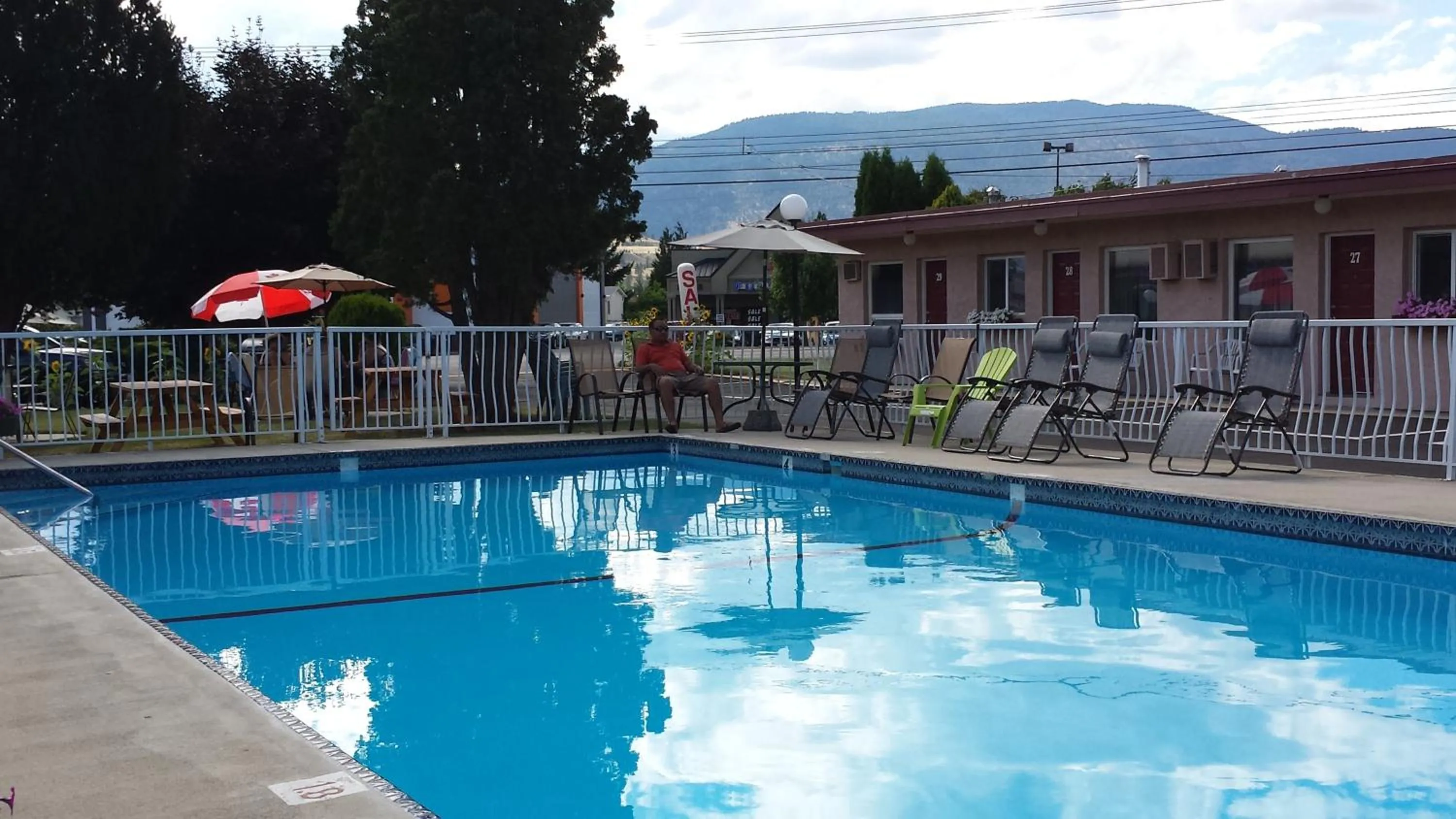 Swimming pool in Swiss Sunset Inn