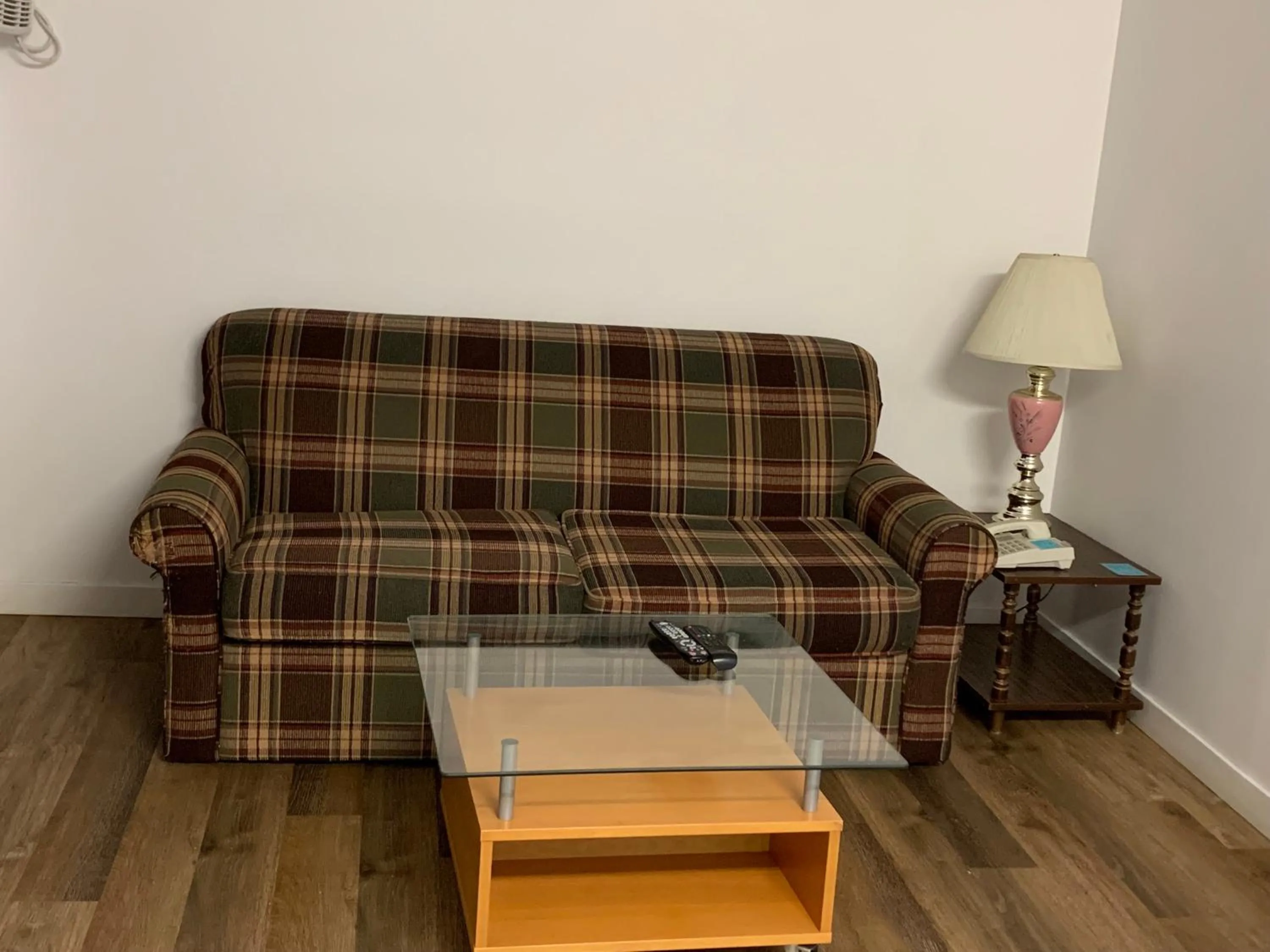 Living room in Swiss Sunset Inn