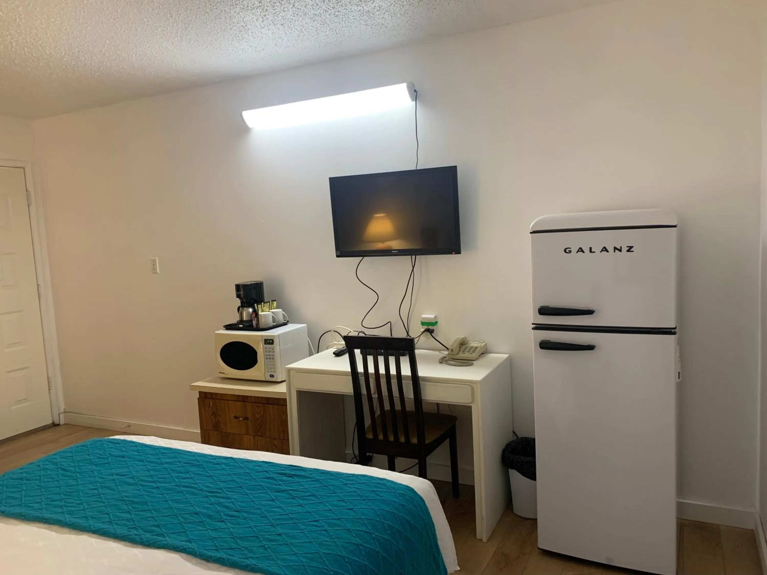 Bed in Swiss Sunset Inn