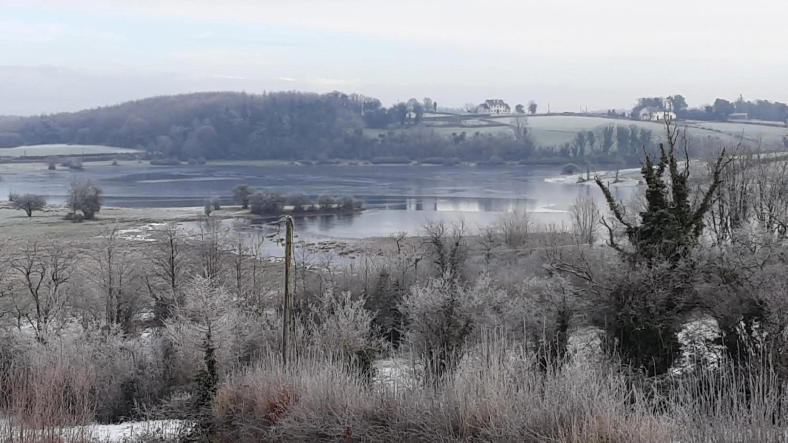 Lake view in Hawthorn Lodge