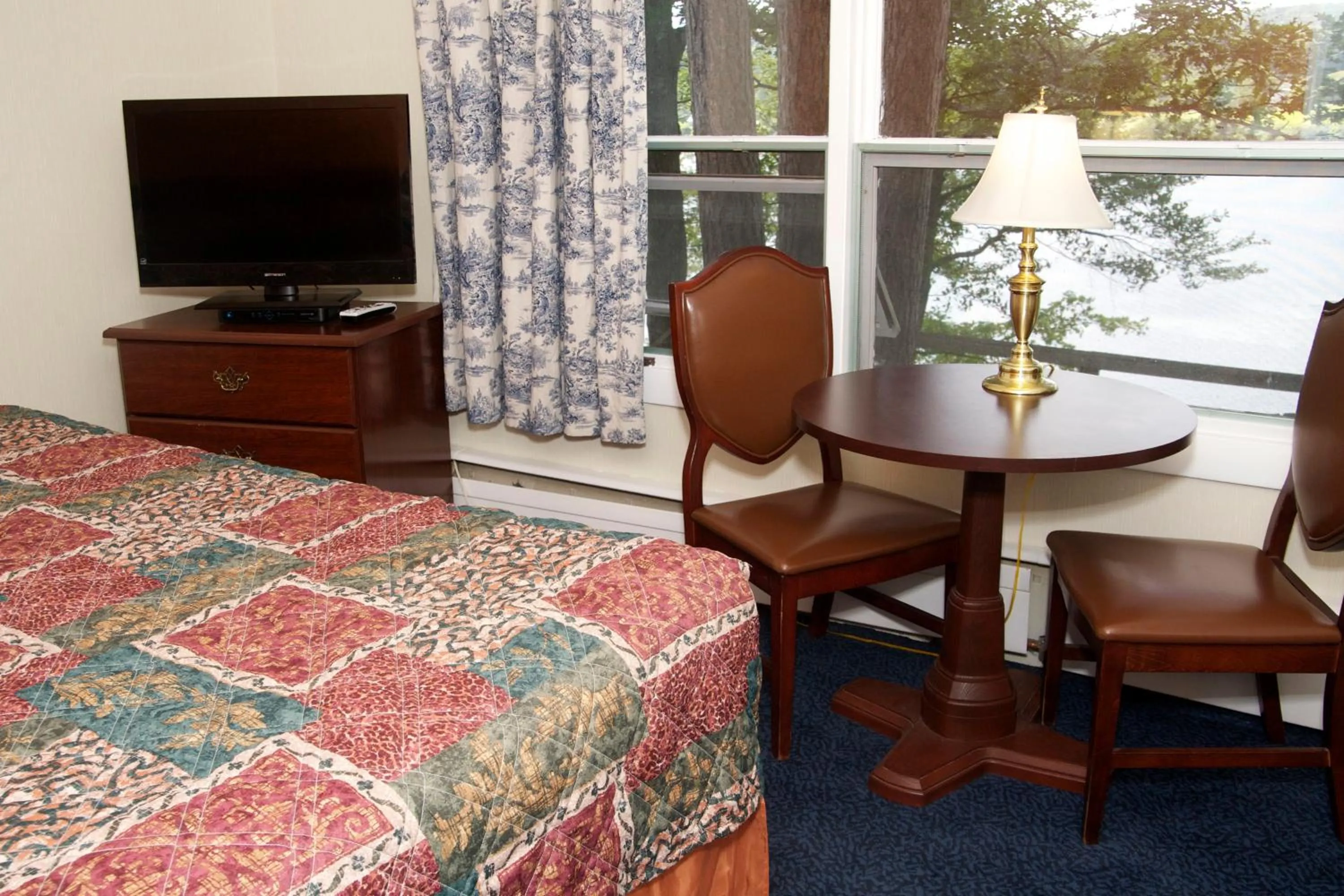 TV and multimedia, Bed in Sunset Motor Inn