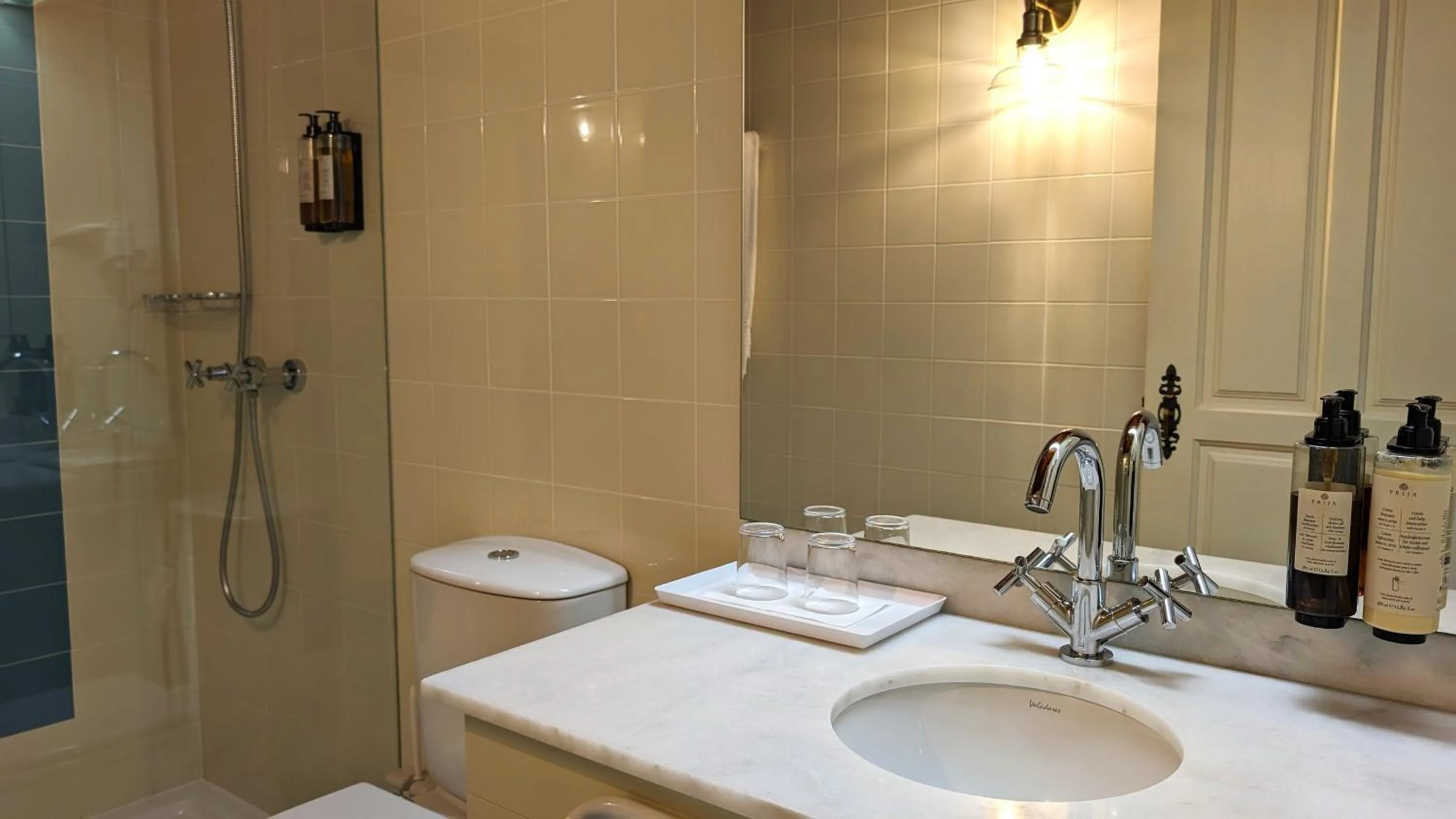 One-Bedroom Apartment with Balcony in Quinta do Burgo - Nature Hotel