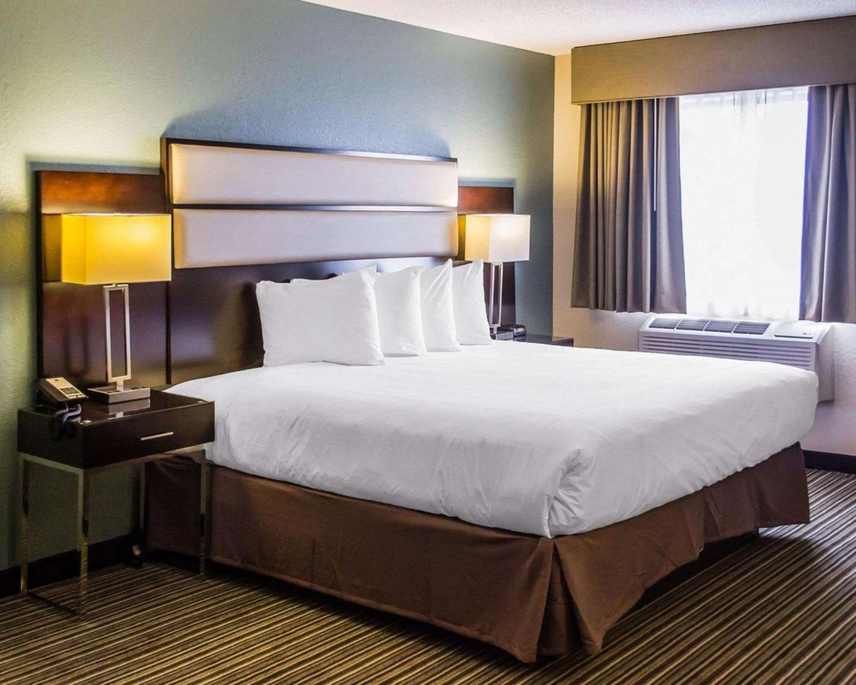 Bedroom, Bed in Quality Inn Streetsboro - Kent