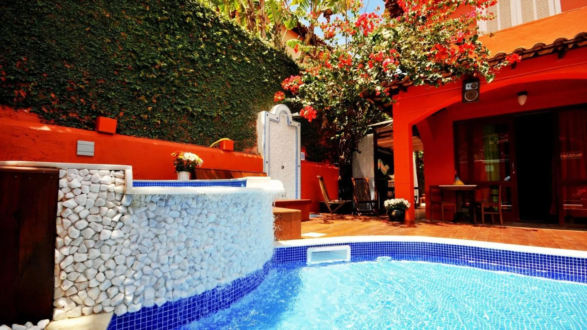 Swimming pool in Pousada El Parador