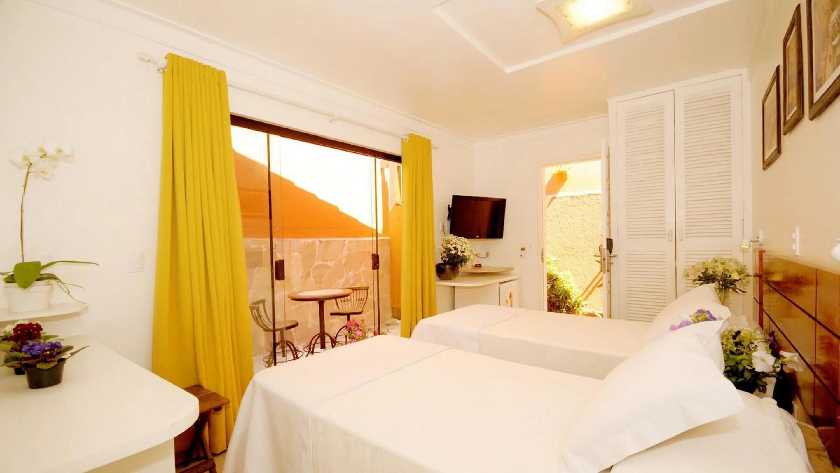 Patio, Bed in Pousada El Parador