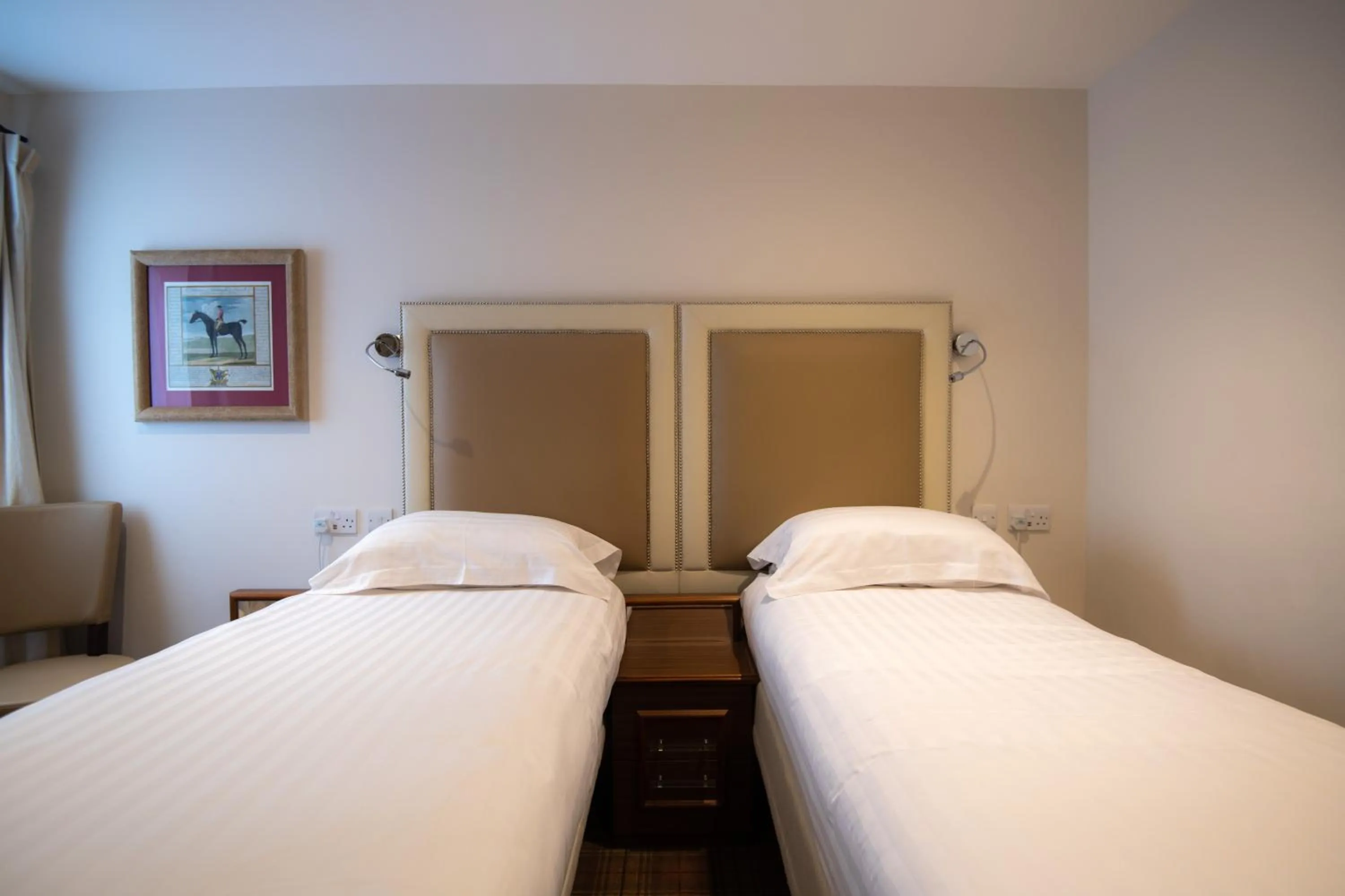 Bedroom, Bed in The Skye Inn