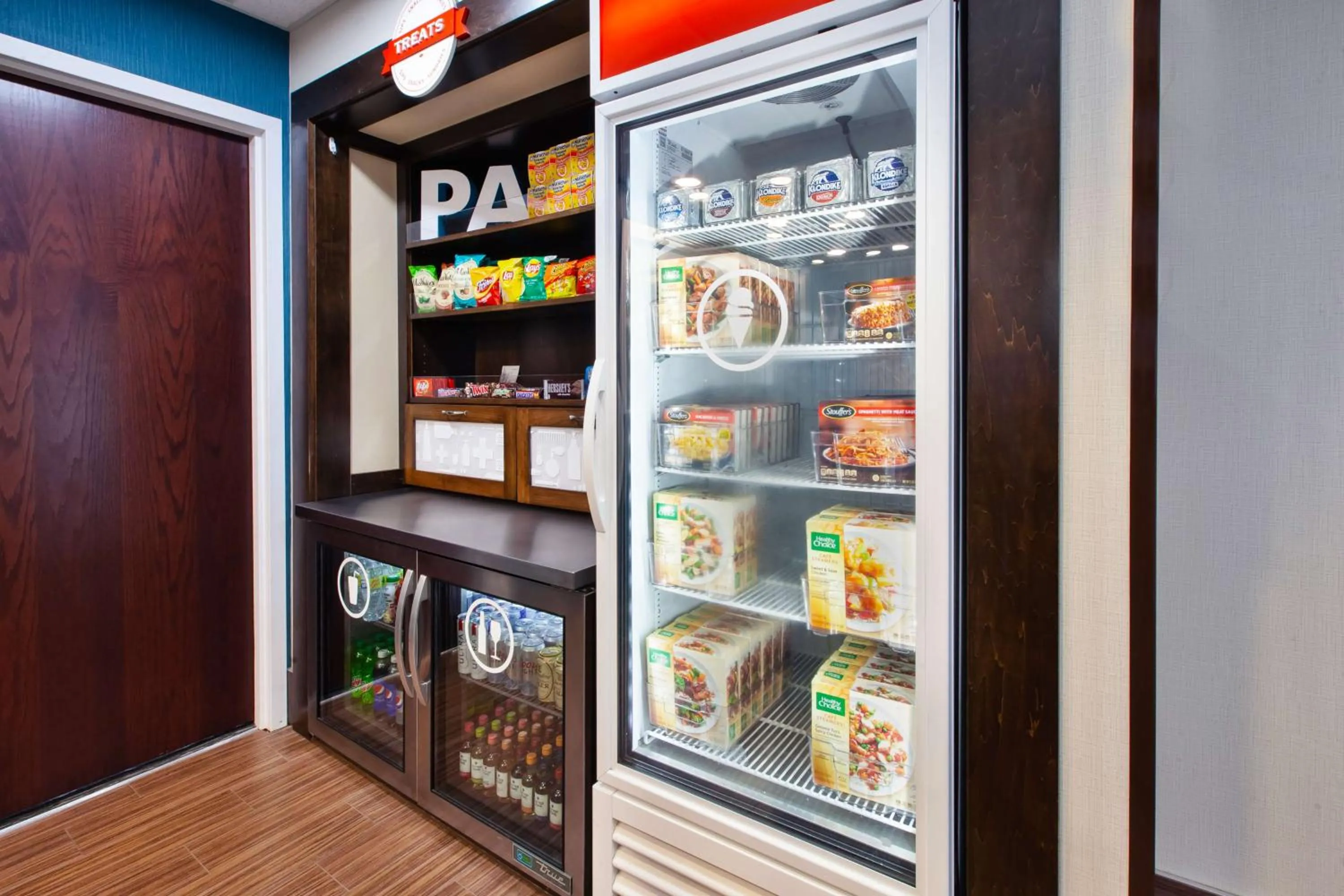 Dining area in Hampton Inn Clarion
