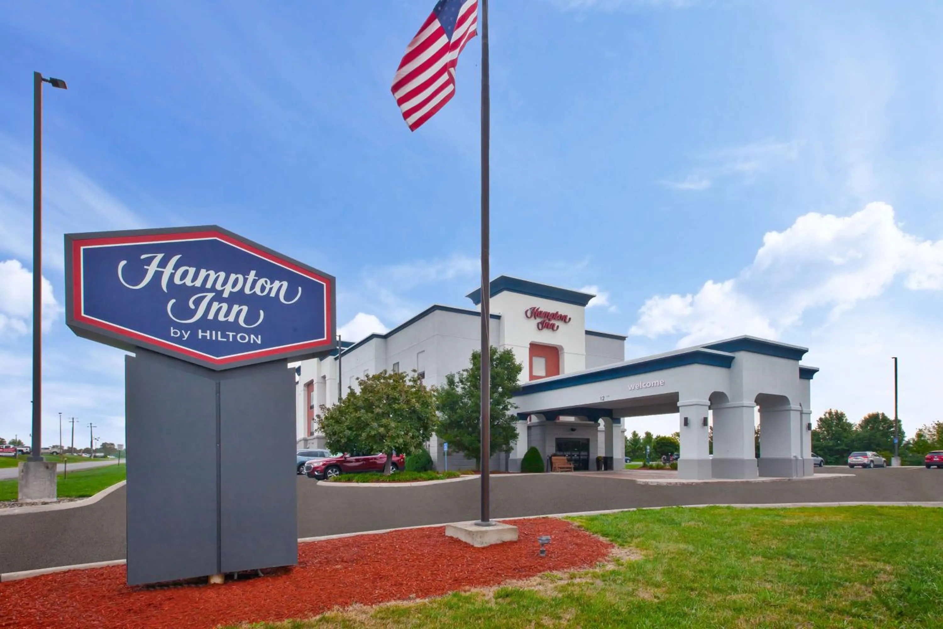 Property building in Hampton Inn Clarion