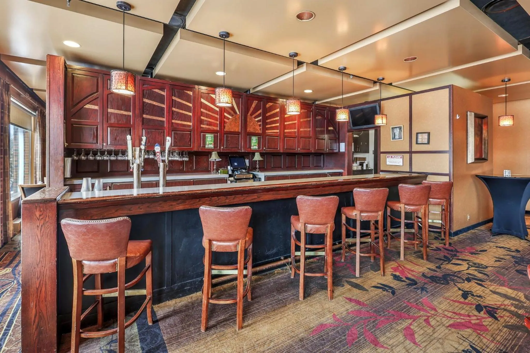 Lounge or bar in Crowne Plaza Minneapolis West by IHG