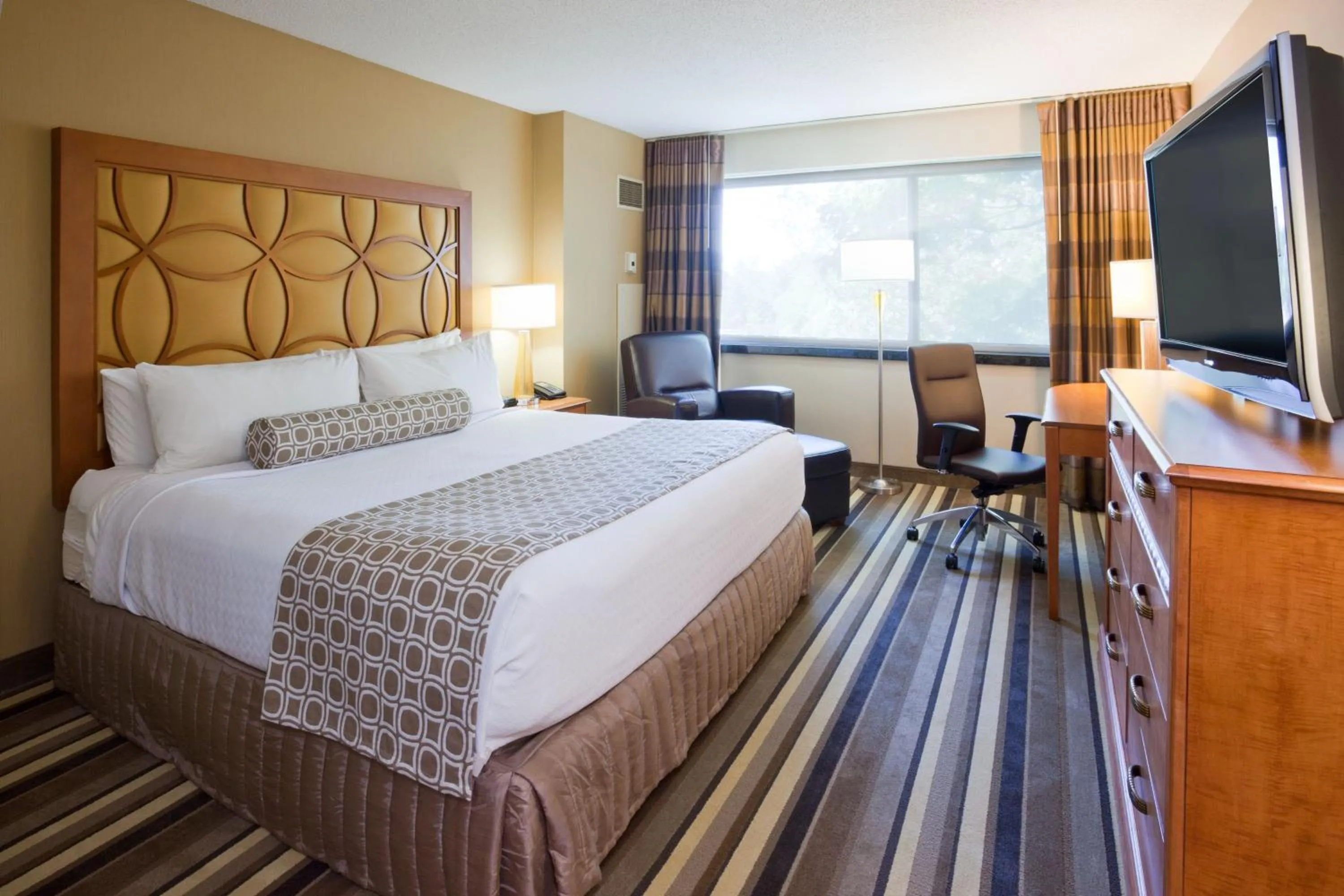 Photo of the whole room, Bed in Crowne Plaza Minneapolis West by IHG