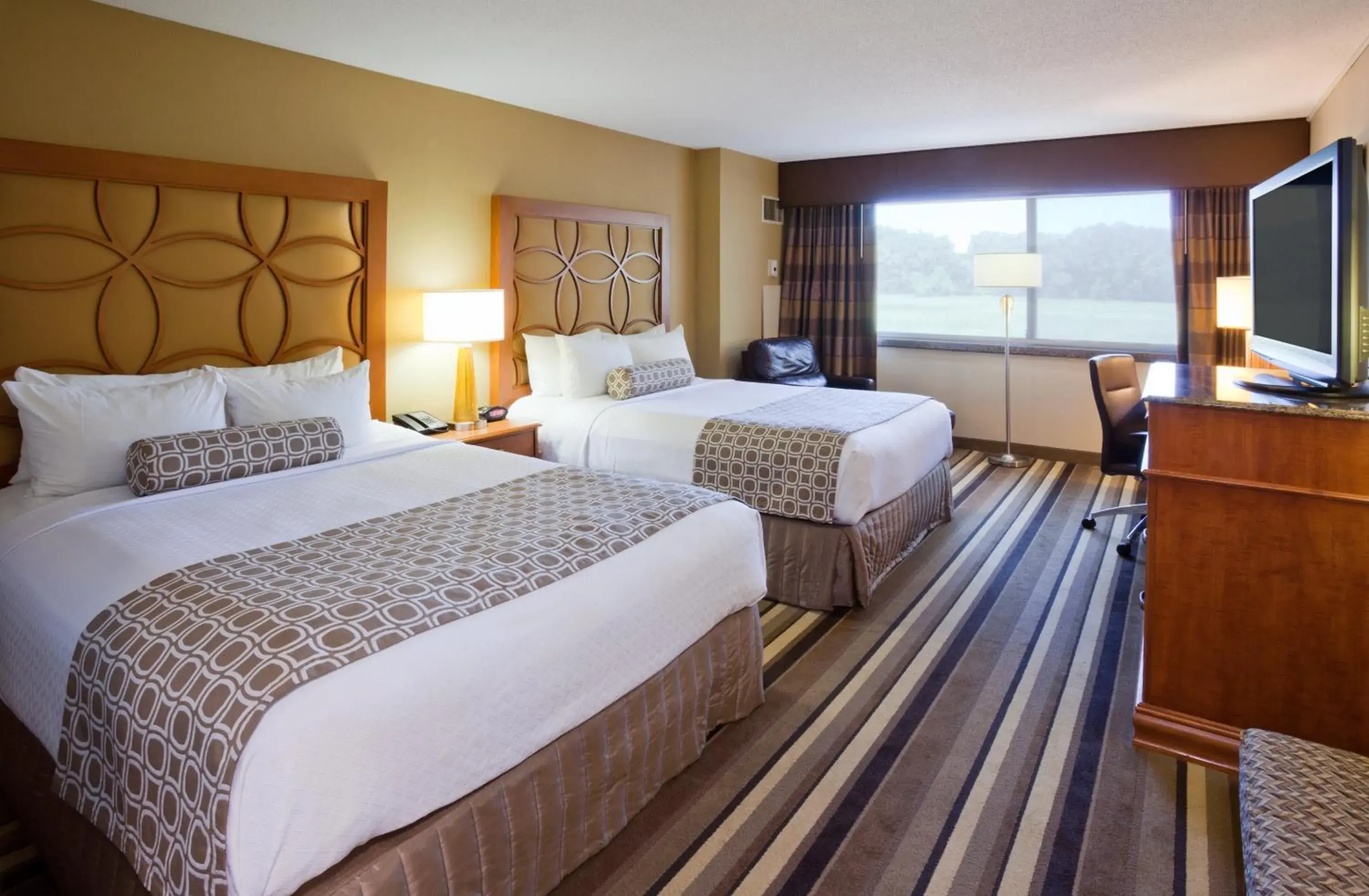 Standard Room with Two Queen Beds in Crowne Plaza Minneapolis West by IHG Standard Room with Two Queen Beds in Crowne Plaza Minneapolis West by IHG