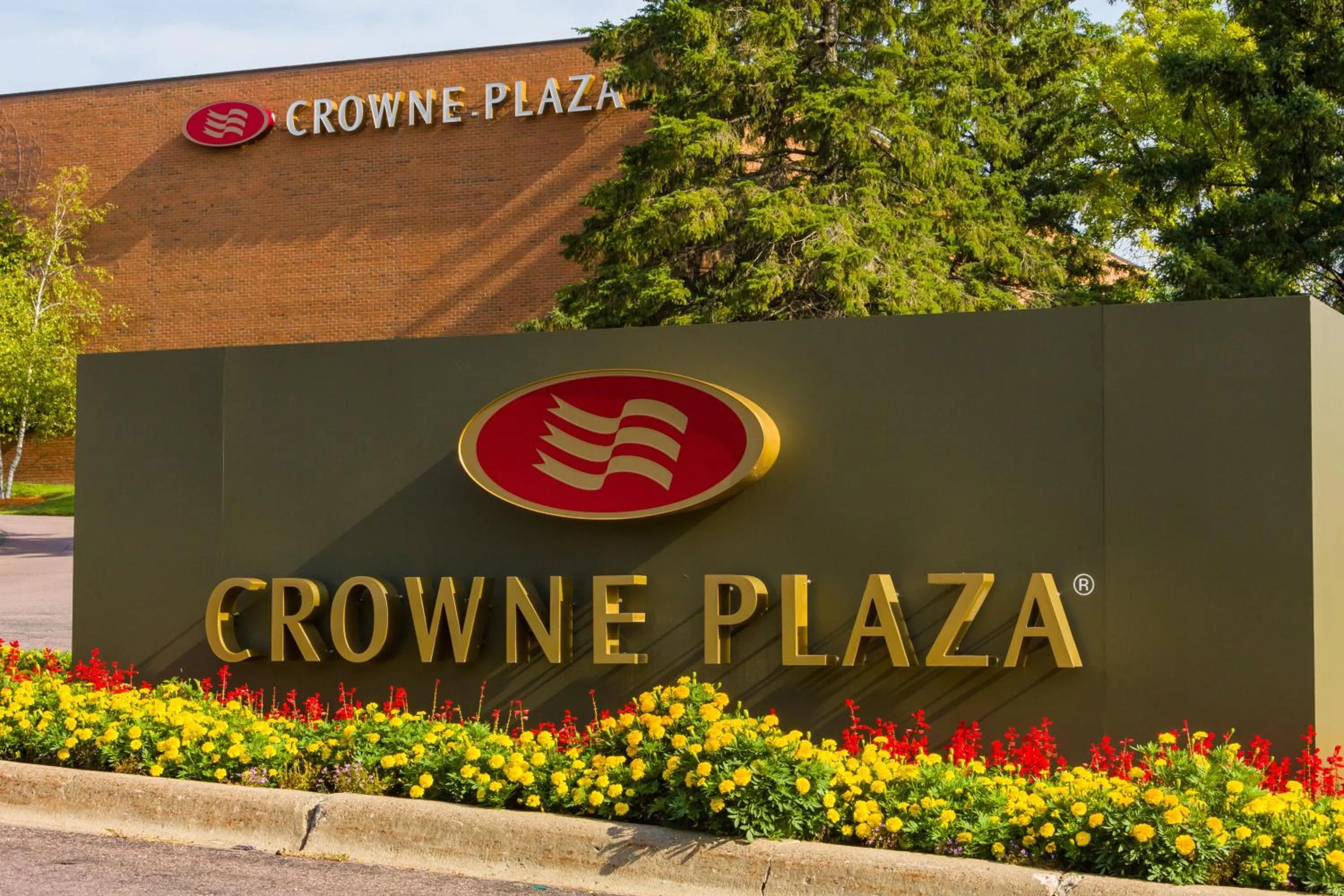 Property building in Crowne Plaza Minneapolis West by IHG