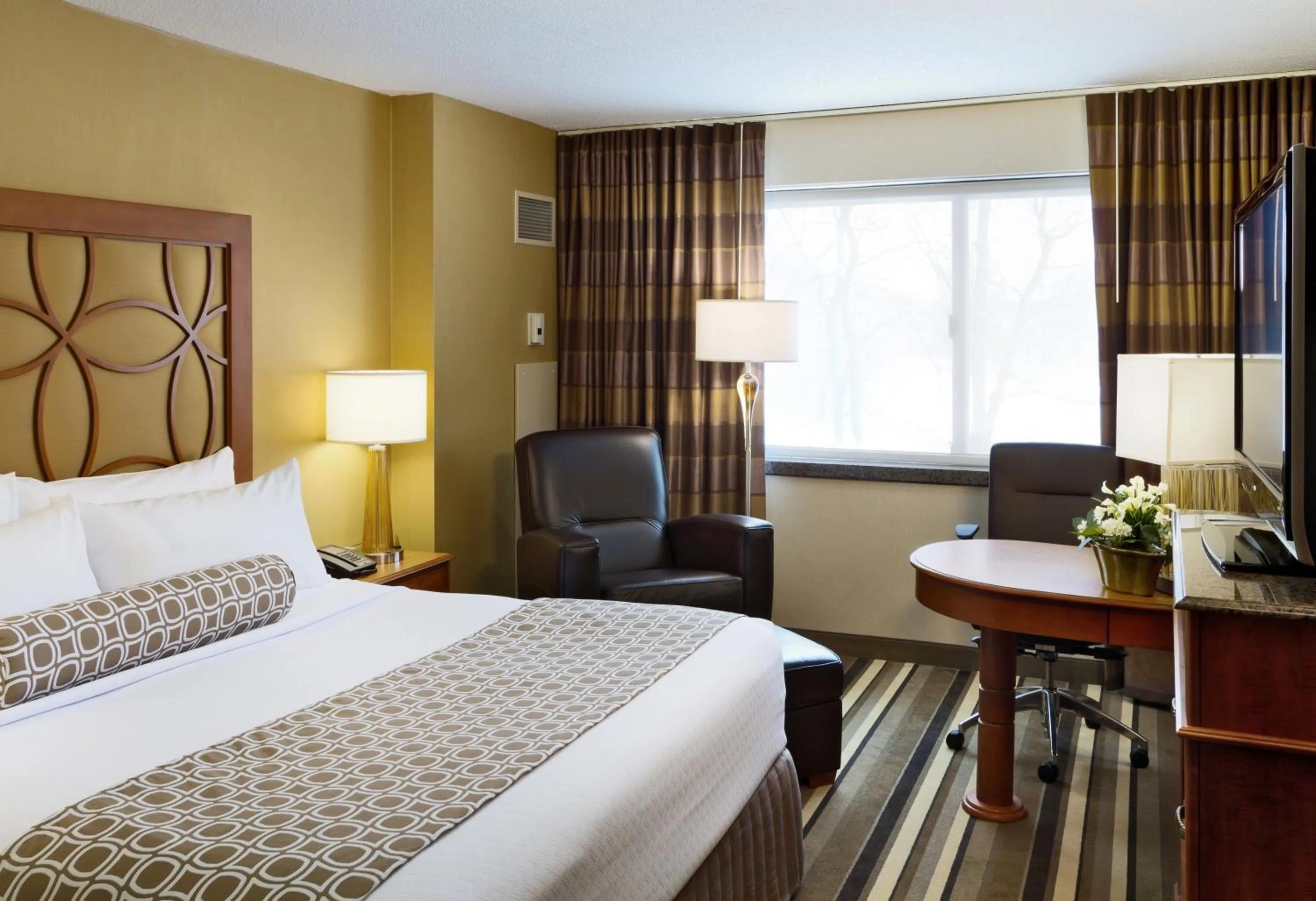 Photo of the whole room, Bed in Crowne Plaza Minneapolis West by IHG