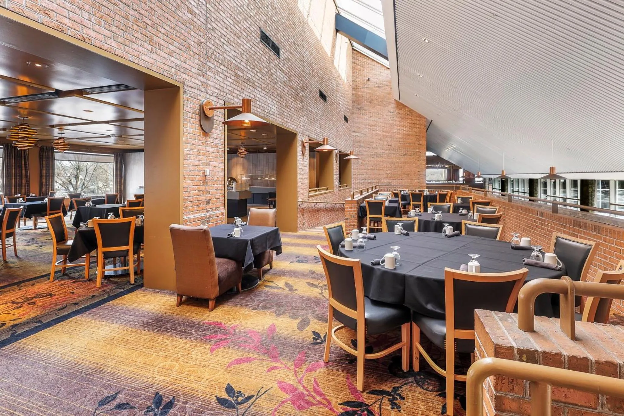 Restaurant/places to eat in Crowne Plaza Minneapolis West by IHG