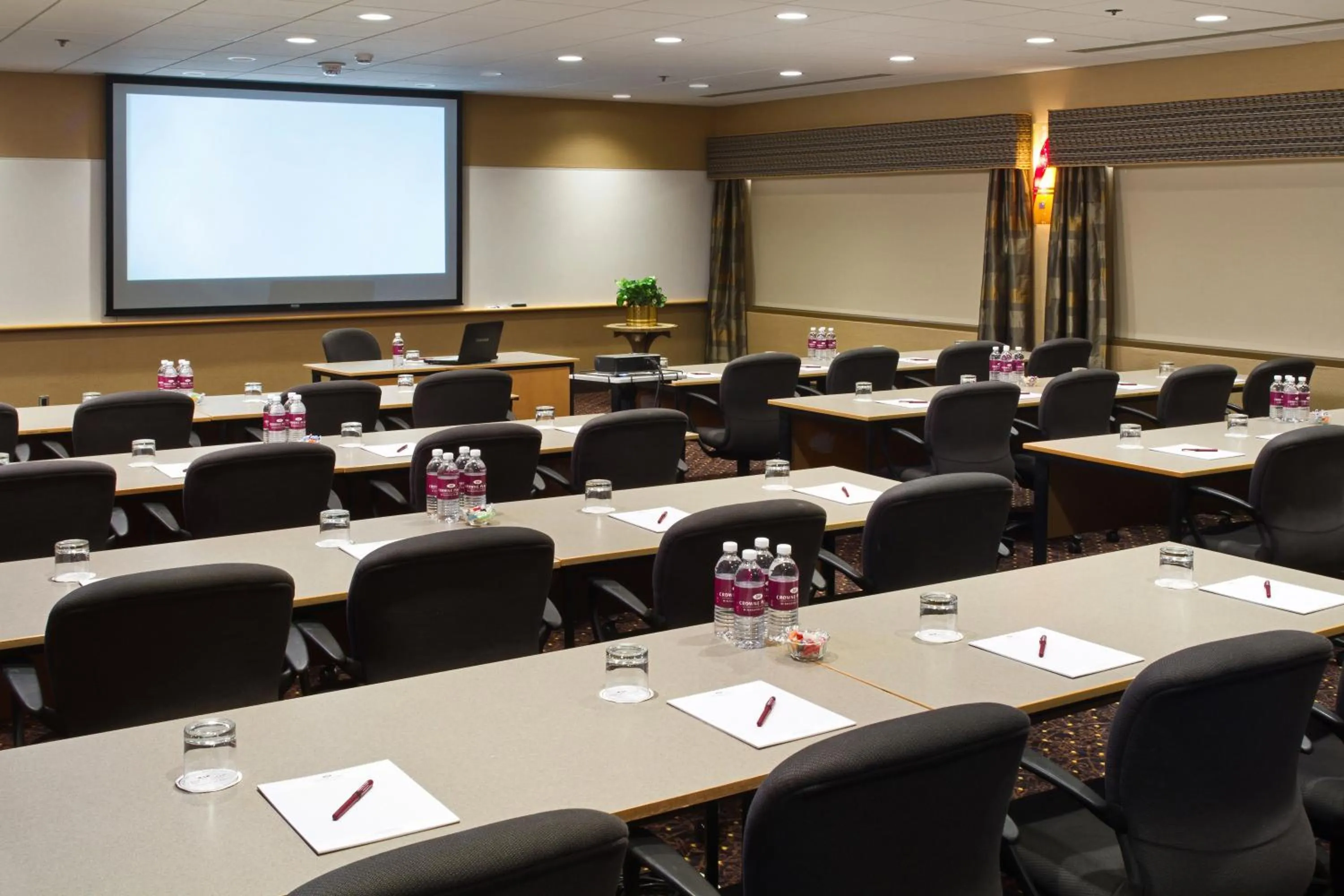 Meeting/conference room in Crowne Plaza Minneapolis West by IHG