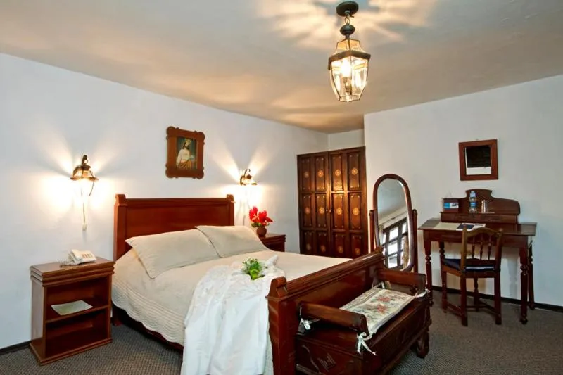 Bedroom, Bed in Hacienda Hosteria Chorlavi