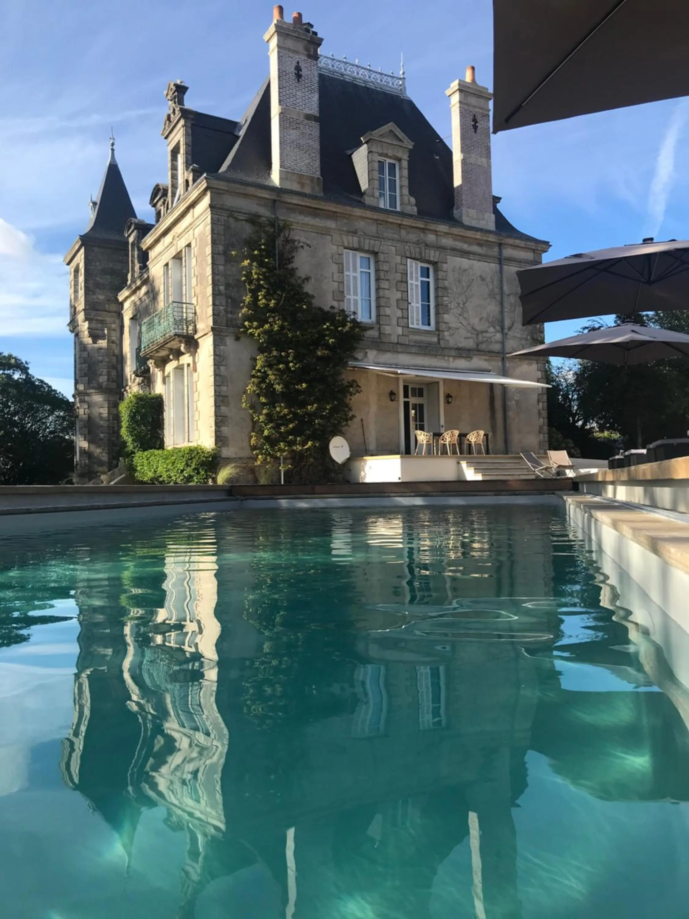 Swimming pool in Le Château des Tourelles en Vendée