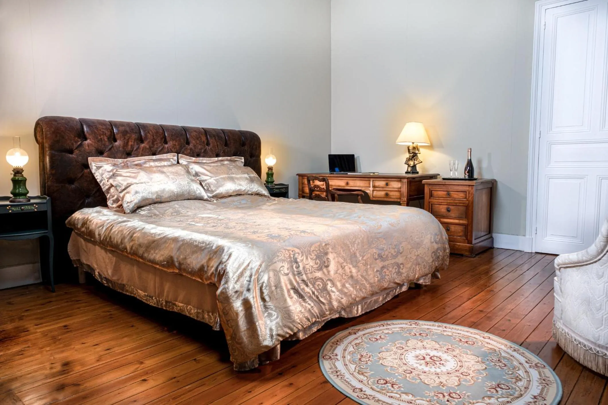 Photo of the whole room, Bed in Le Château des Tourelles en Vendée