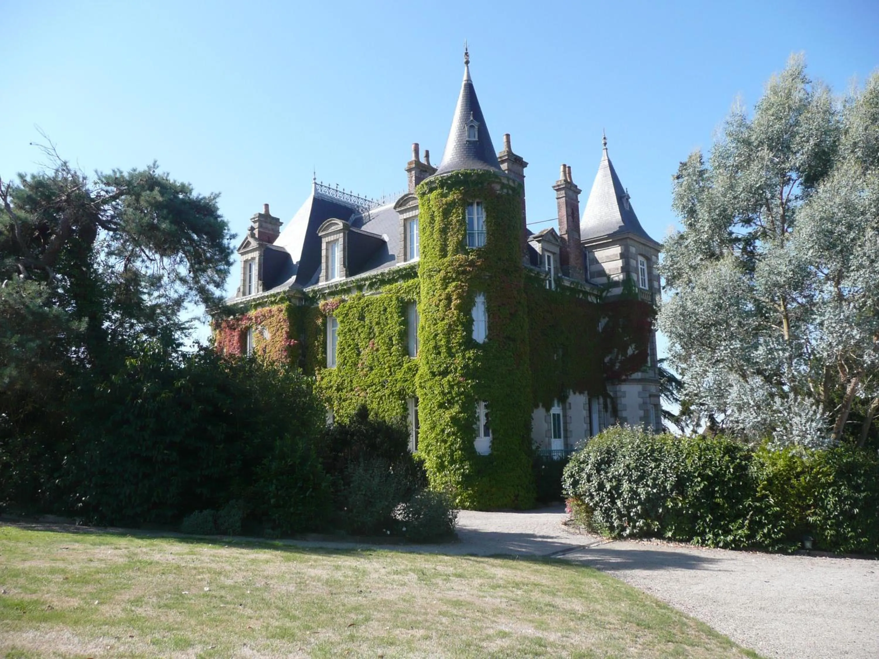 Summer in Le Château des Tourelles en Vendée
