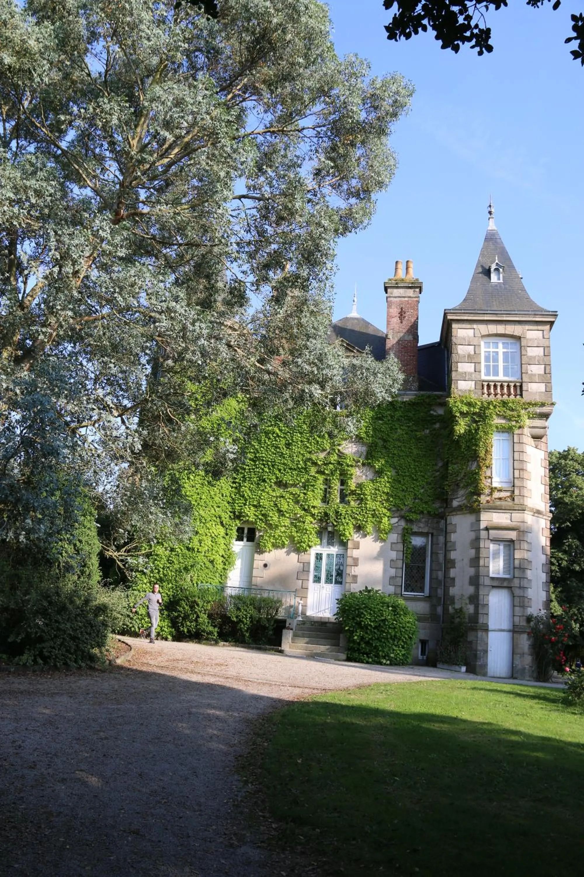 Garden view in Le Château des Tourelles en Vendée