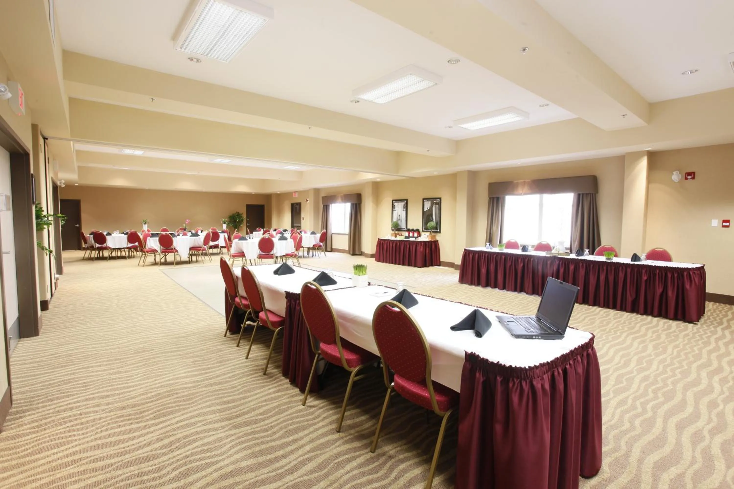 Banquet/Function facilities in Vegreville Suites