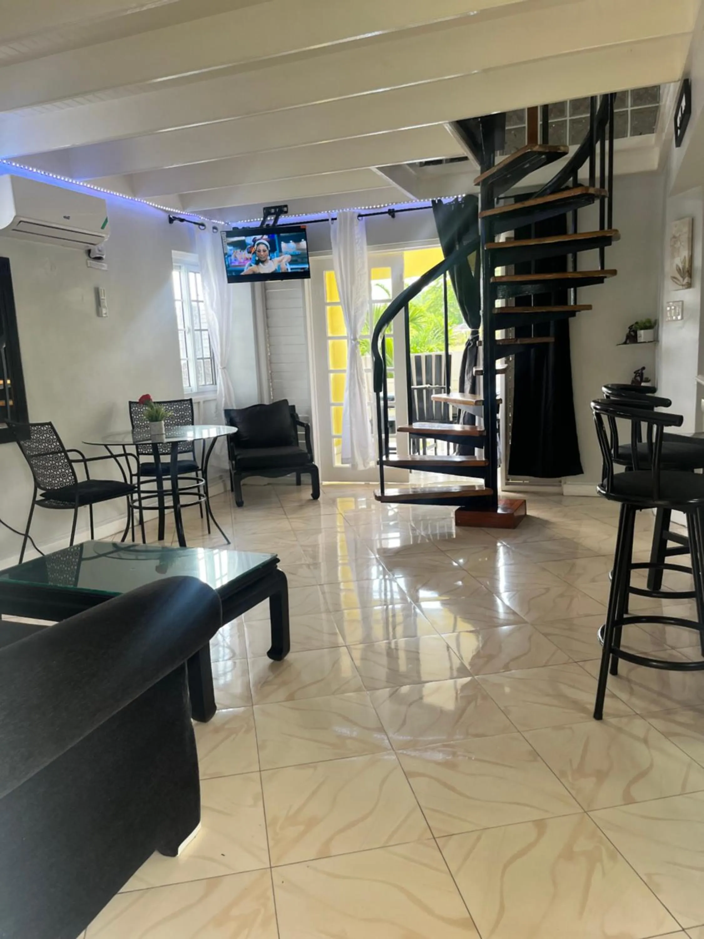 Living room in Mystic Ridge Paradise