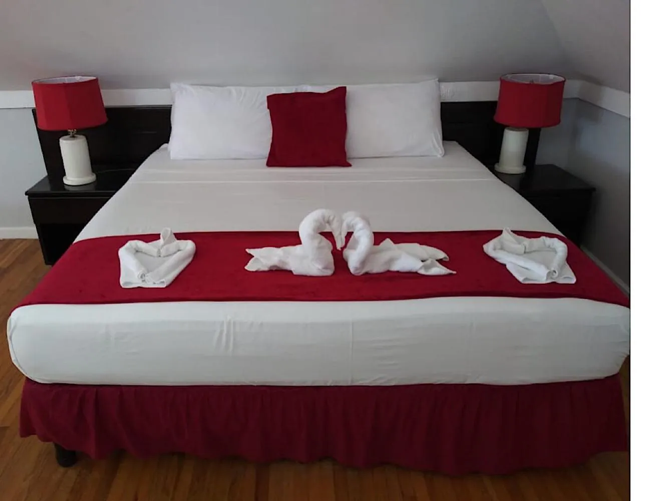 Bed in Mystic Ridge Paradise