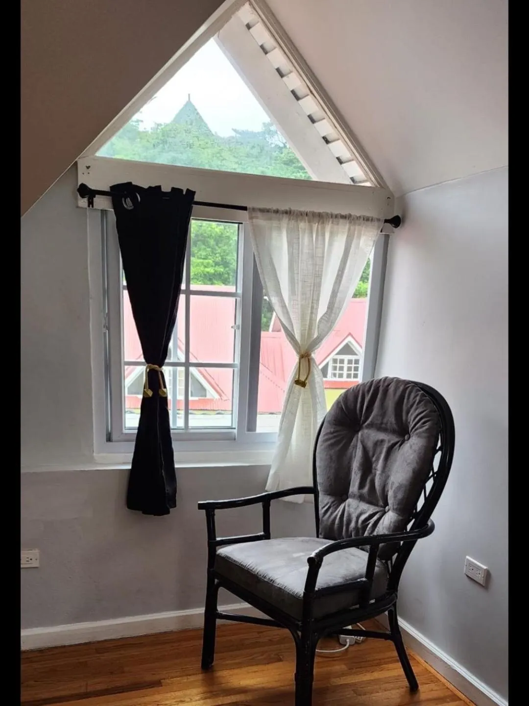 Seating area in Mystic Ridge Paradise