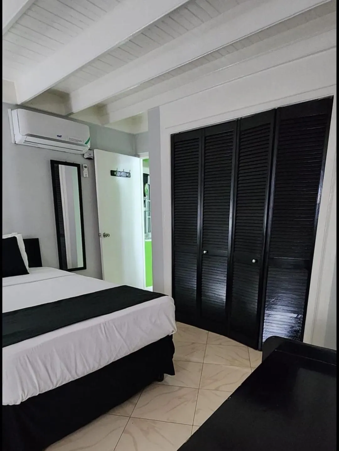 Bedroom, Bed in Mystic Ridge Paradise