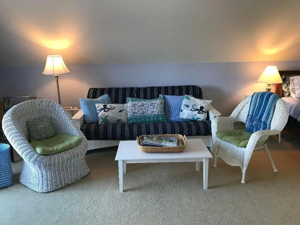 Deluxe Queen Suite in Lavender Bay Deluxe Queen Suite in Lavender Bay