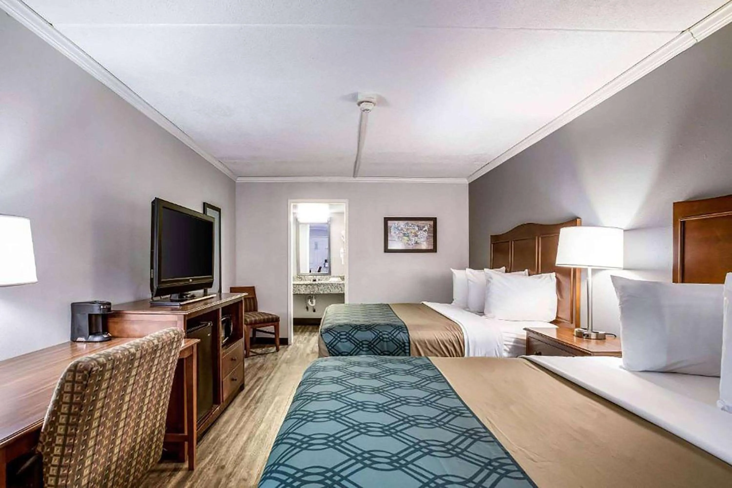 TV and multimedia, Bed in Travelodge by Wyndham Canton-Livonia Area, MI