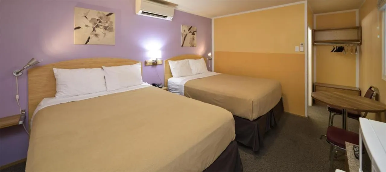 Bed in Waterfront Inn