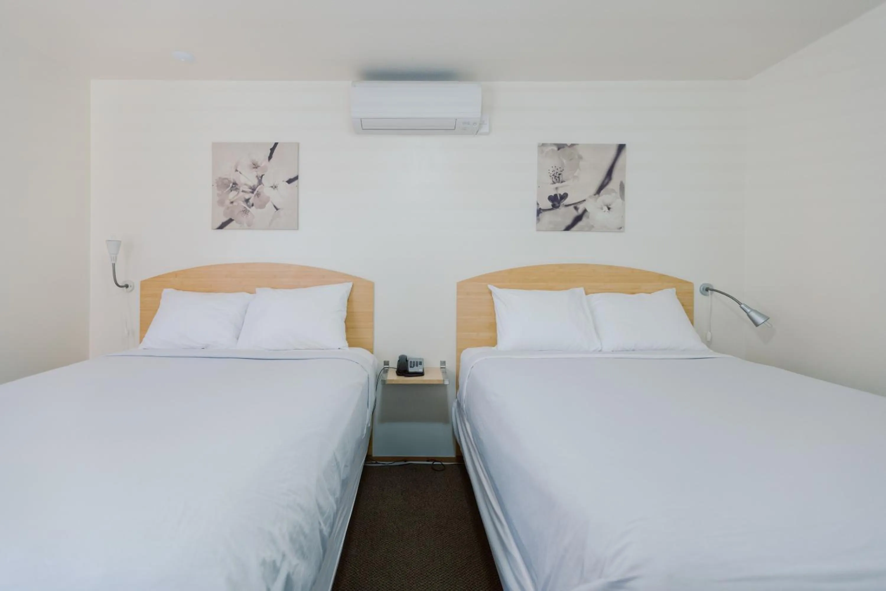 Bed in Waterfront Inn