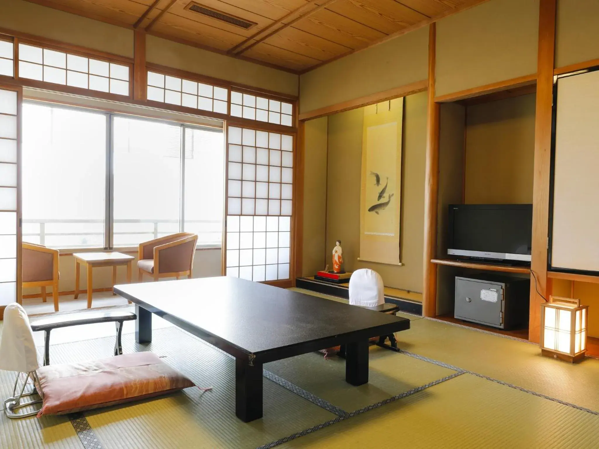Quadruple Room with Lake View - single occupancy in Ohashikan Quadruple Room with Lake View - single occupancy in Ohashikan