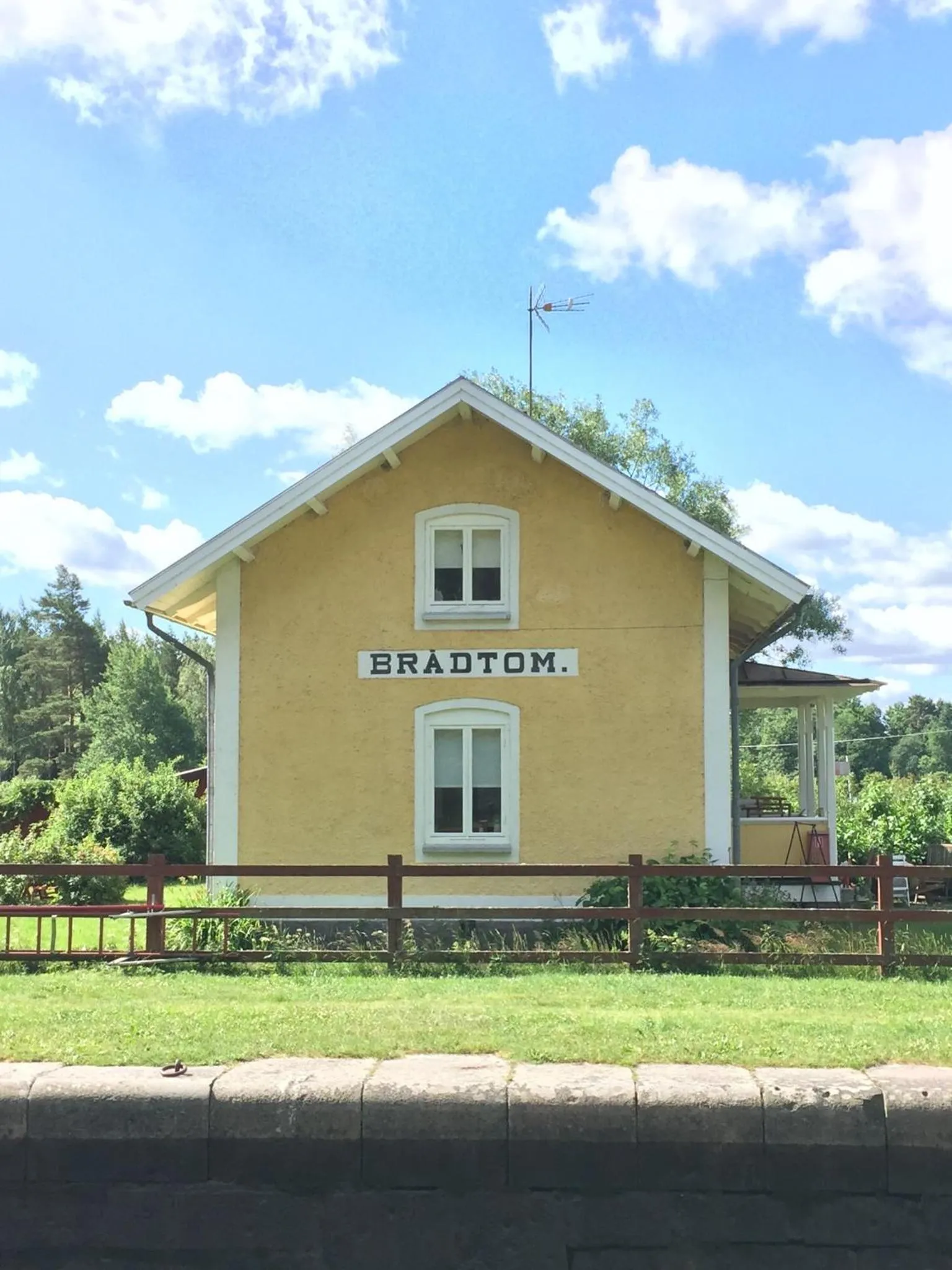 Brådtom Slusscafé & Stugor