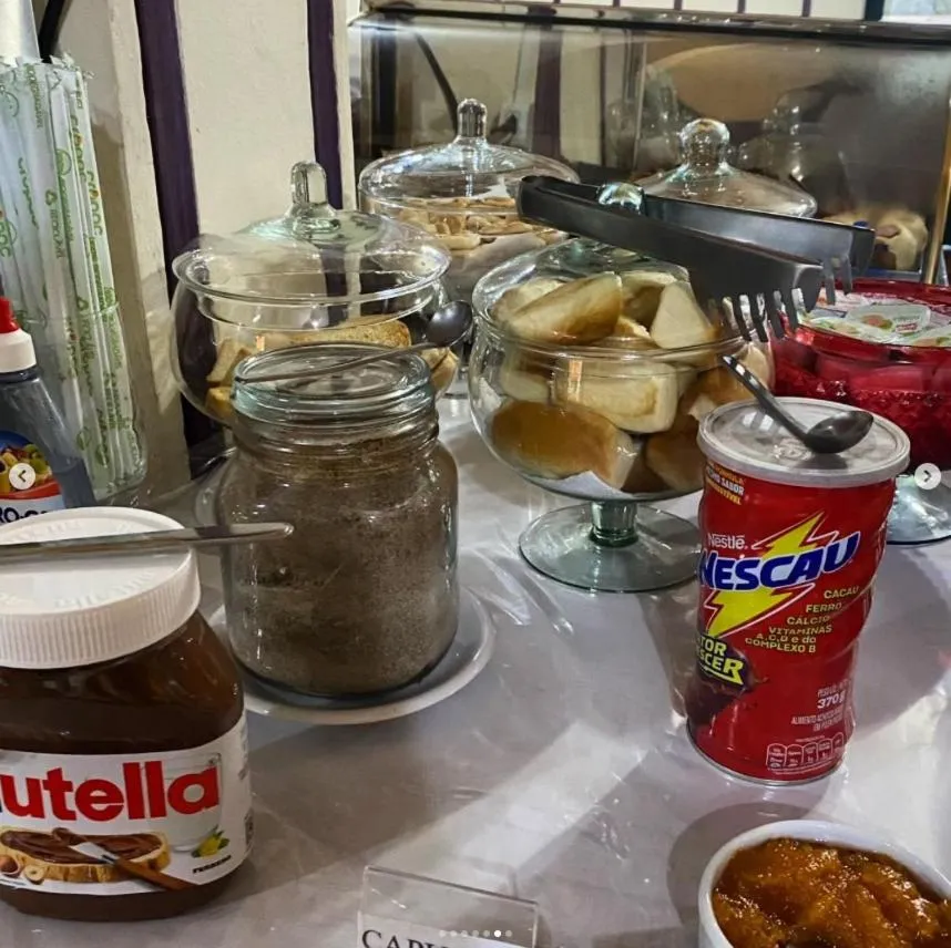 Buffet breakfast in Mirágua Refugios Pousada