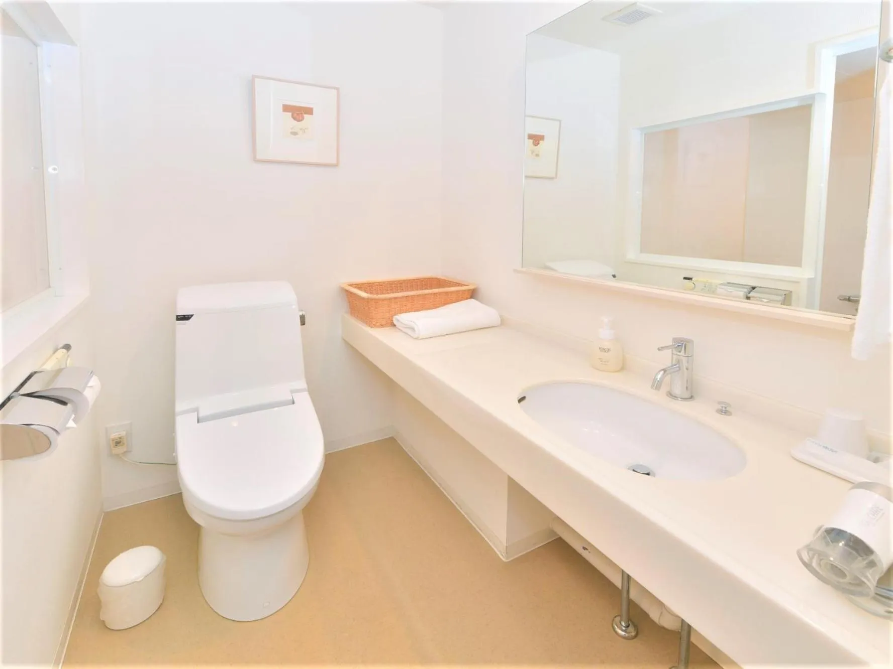 Toilet in J Hotel Rinku