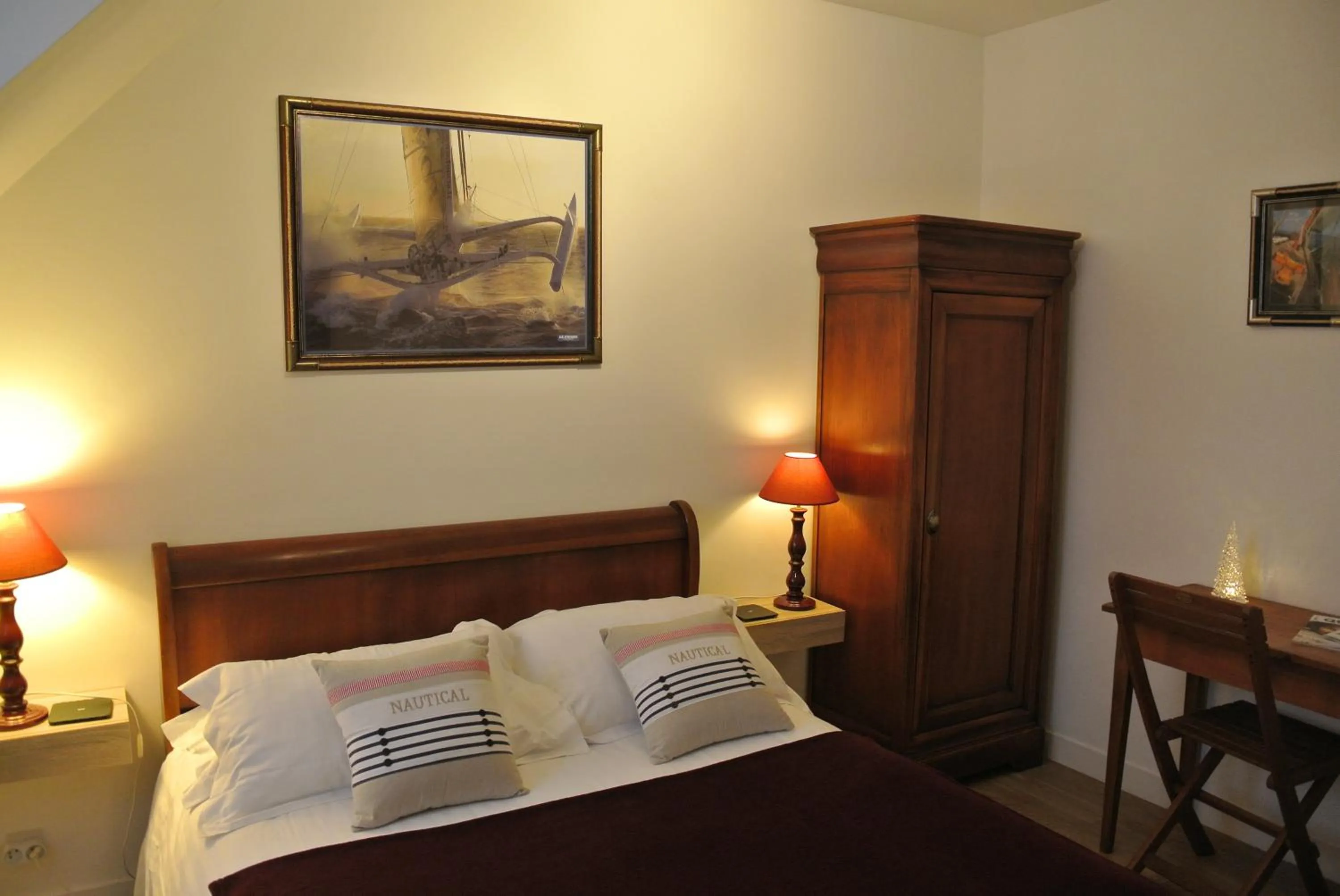 Au Logis De La Rance Bed and Breakfast