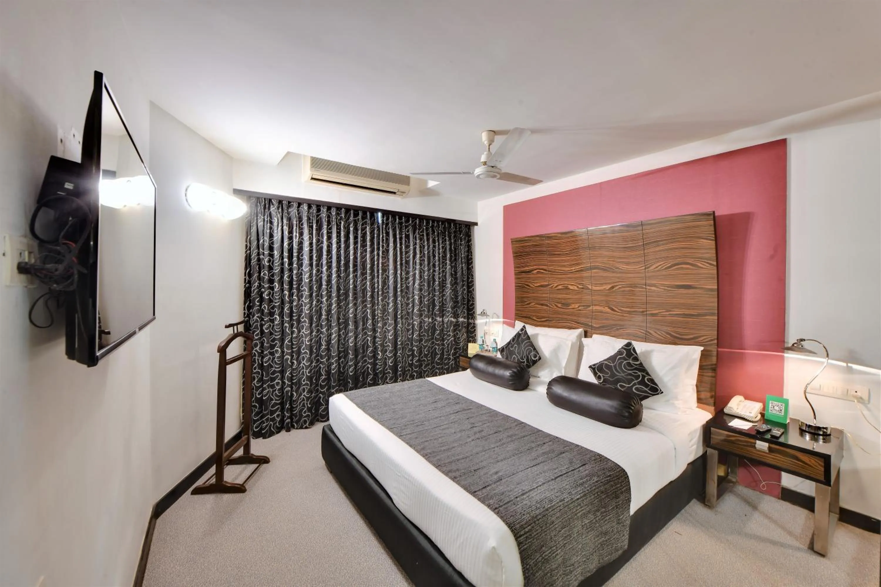 Bedroom, Bed in The Fern Residency, Subhash Bridge, Ahmedabad