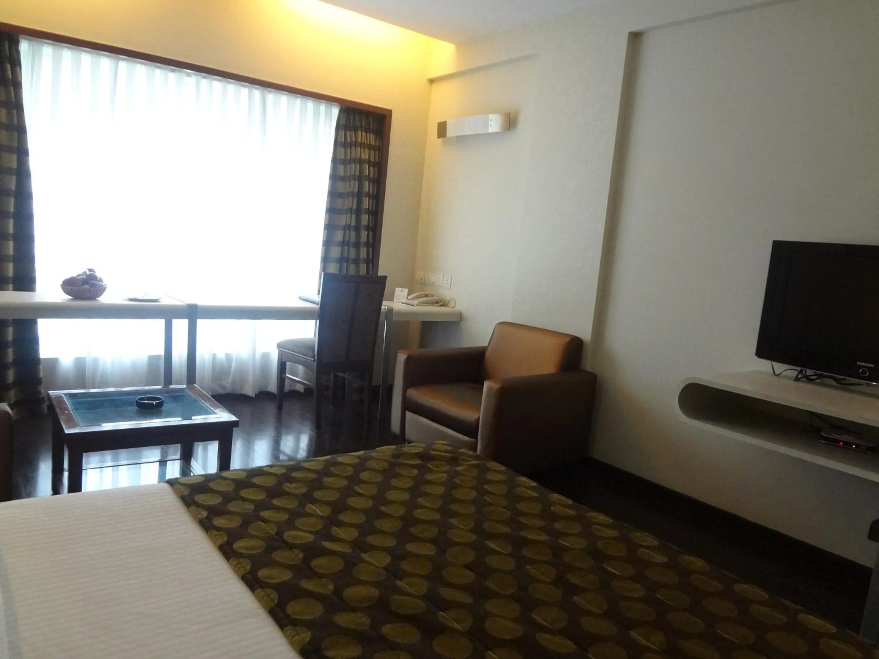 Day, Bed in The Fern Residency, Subhash Bridge, Ahmedabad