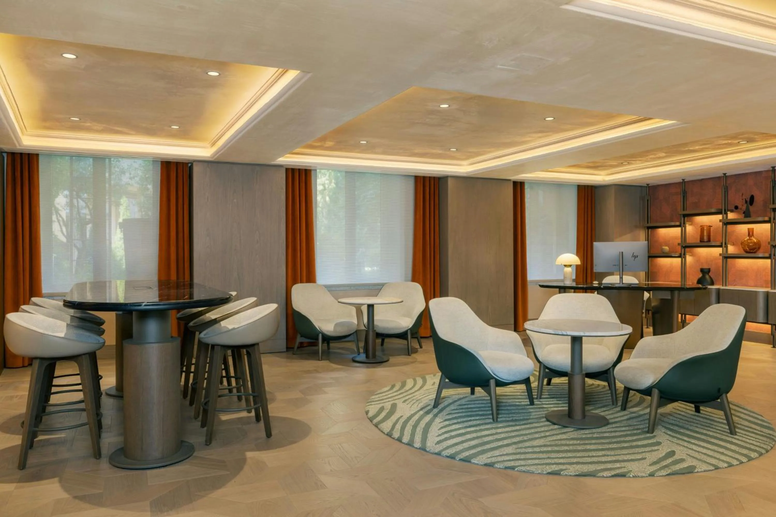 Lounge or bar in Armenia Marriott Hotel Yerevan