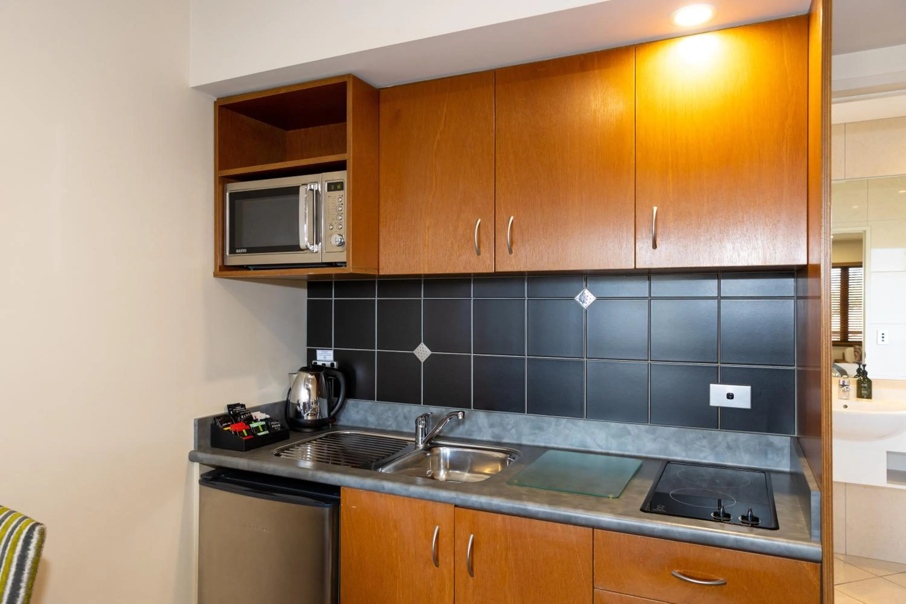 Kitchen or kitchenette in Harvest Lodge Motel