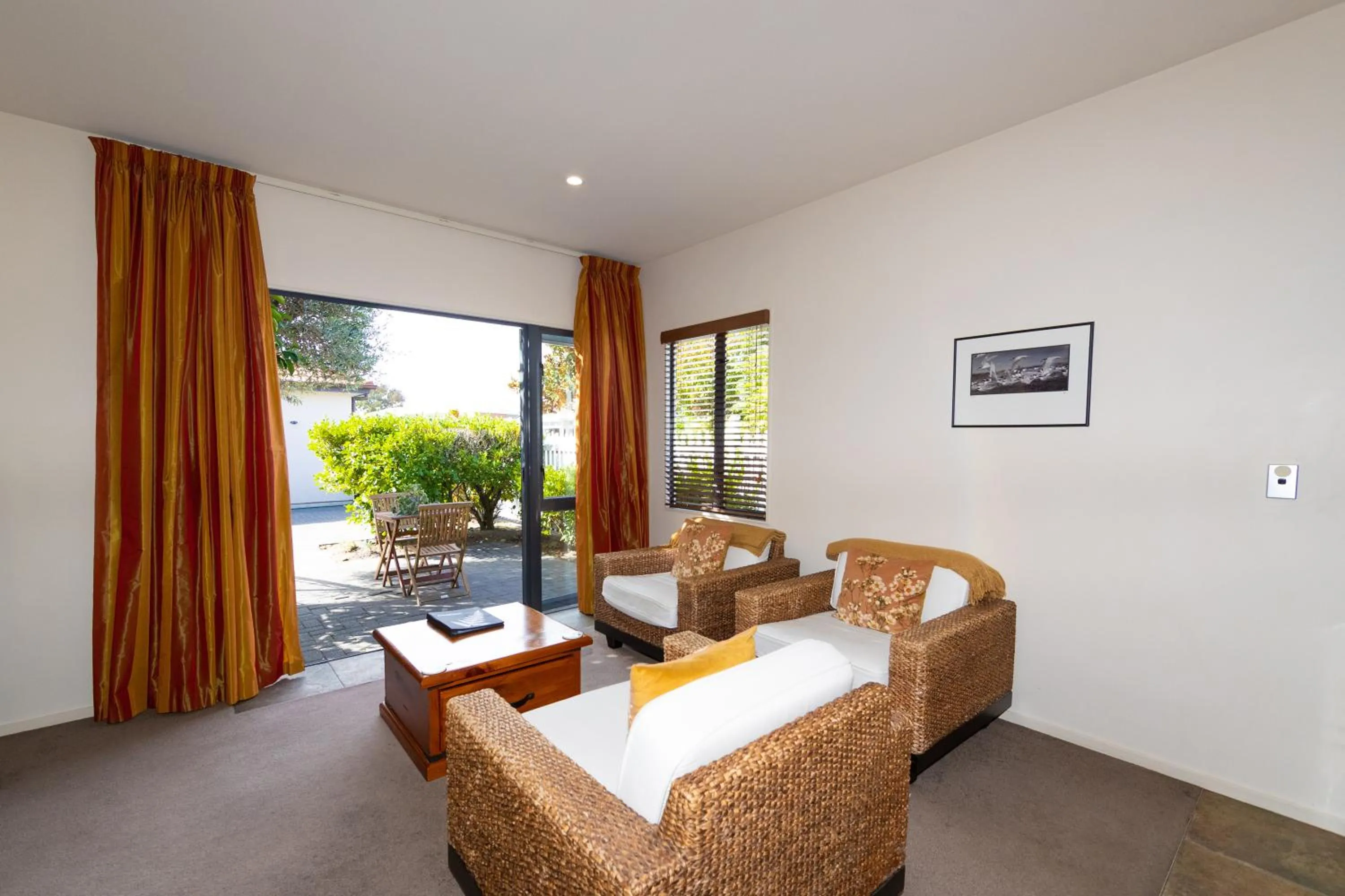 Living room in Harvest Lodge Motel