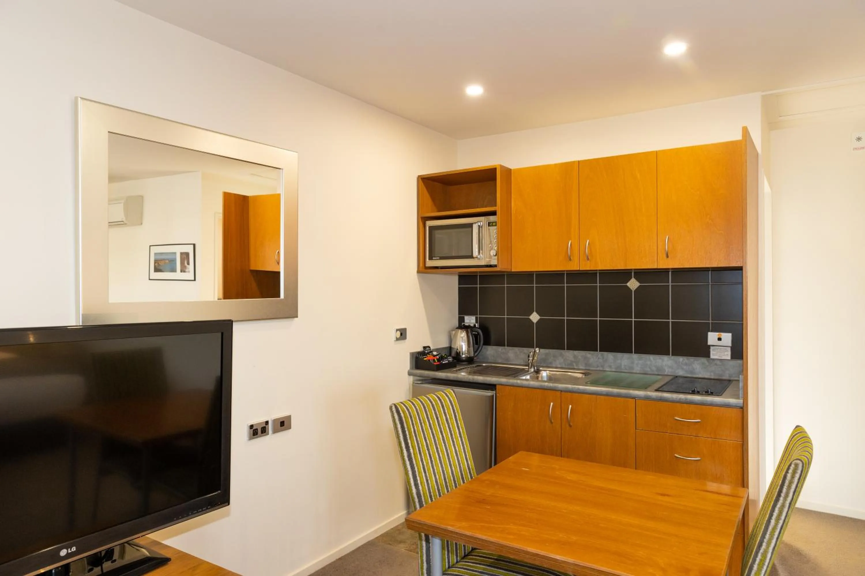 Kitchen or kitchenette in Harvest Lodge Motel